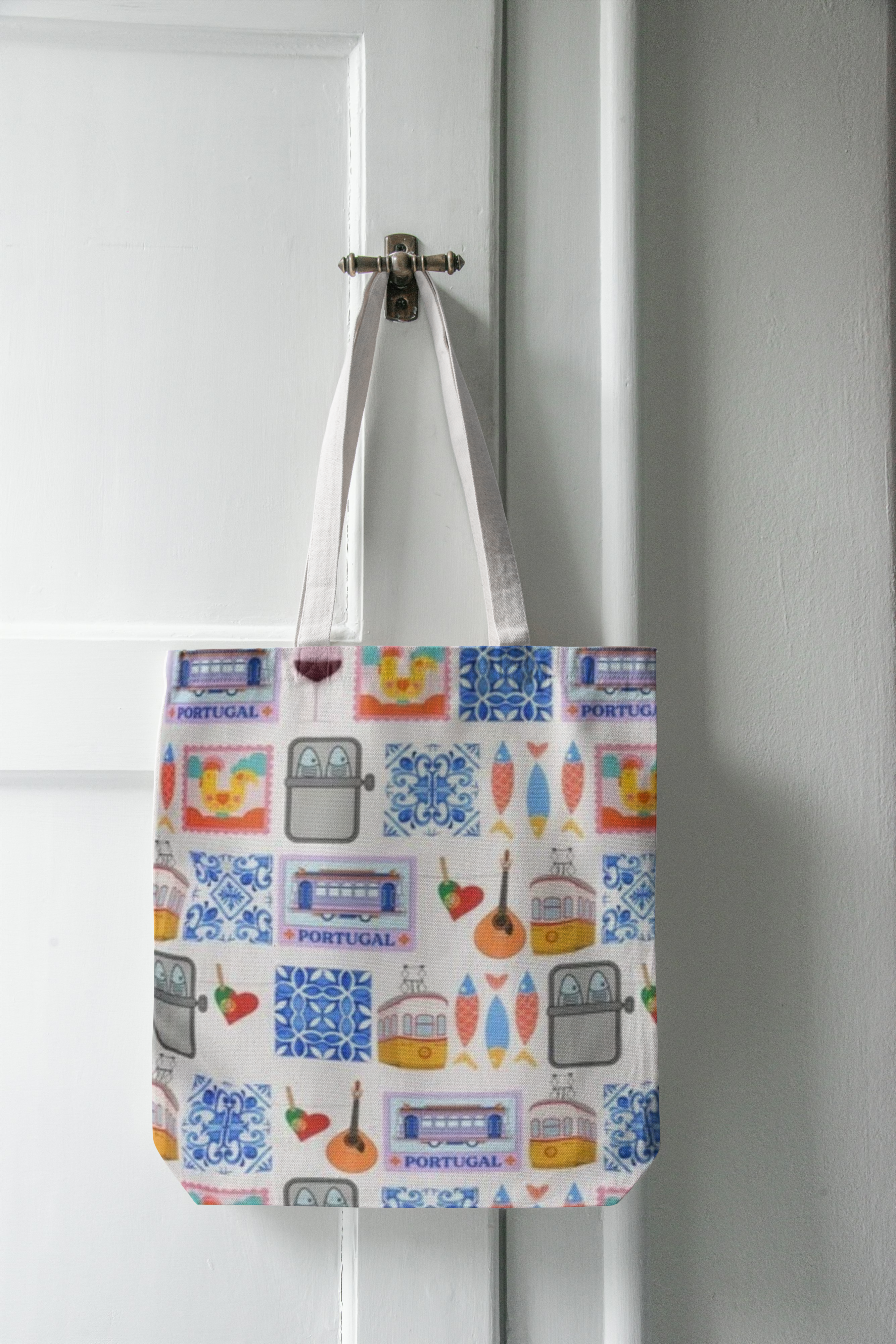 Lisbon Lifestyle Non zipper Tote Bag